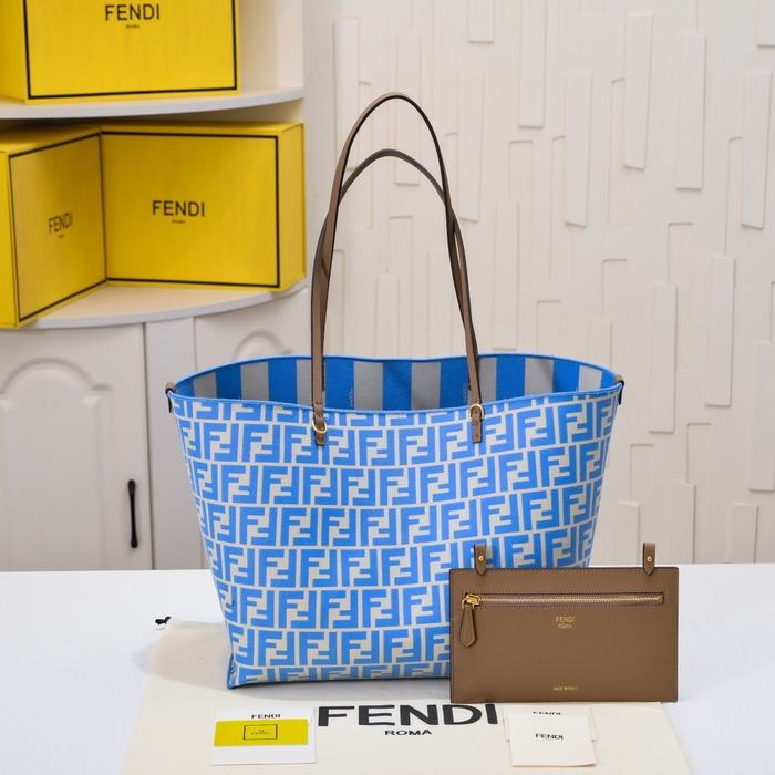 Fendi Tote bag with stylish traits Brown 01A 9
