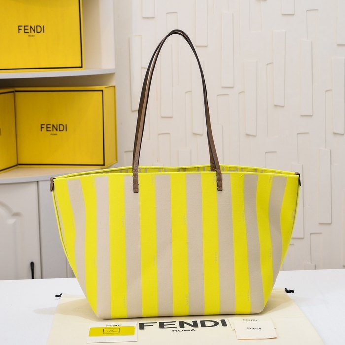 Fendi Tote bag with stylish traits Brown 01A 9
