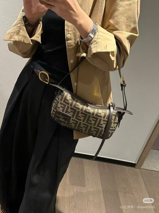 Fendi Tote bag with stylish traits Brown 01A