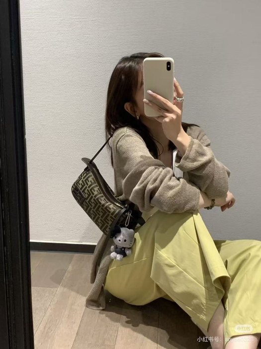 Fendi Tote bag with stylish traits Brown 01A