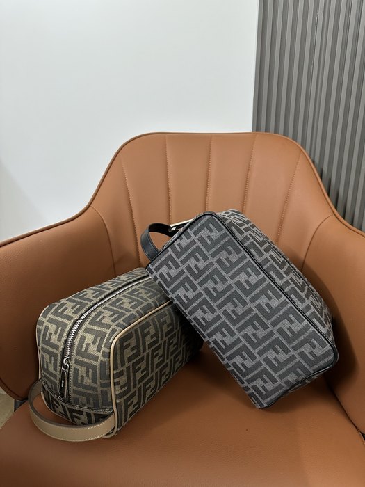 Fendi Tote bag with stylish traits Grey 01A