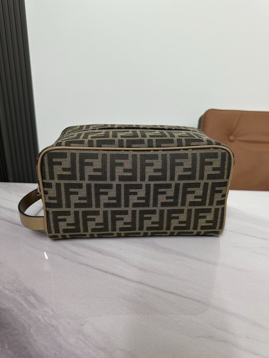 Fendi Tote bag with stylish traits Grey 01A