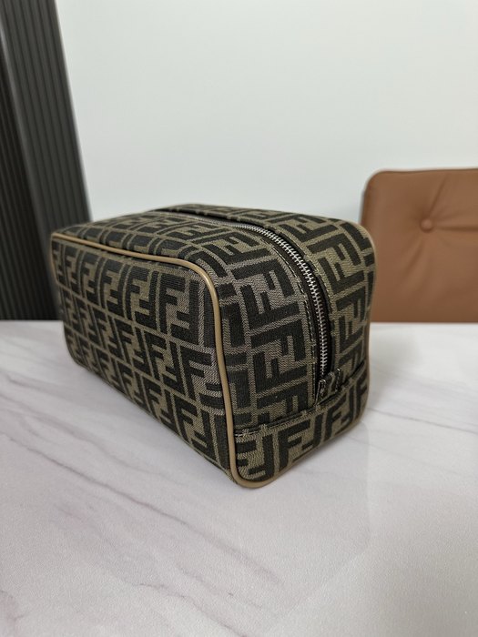 Fendi Tote bag with stylish traits Grey 01A