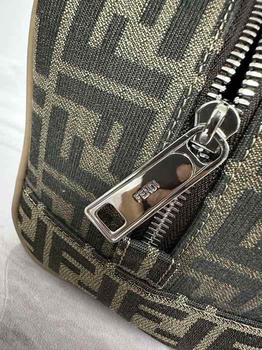Fendi Tote bag with stylish traits Grey 01A