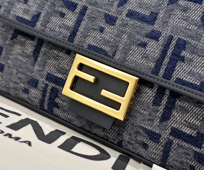 Fendi Tote bag with stylish traits Navy 01A