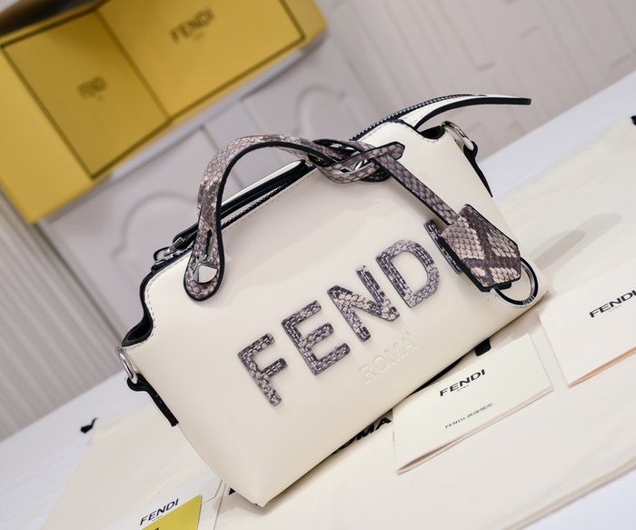Fendi Tote in stylish design Brown 01A