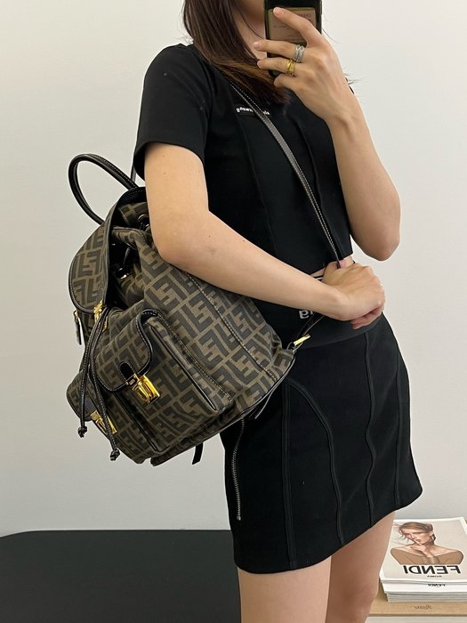 Fendi Tote style 60 Brown 01A 2