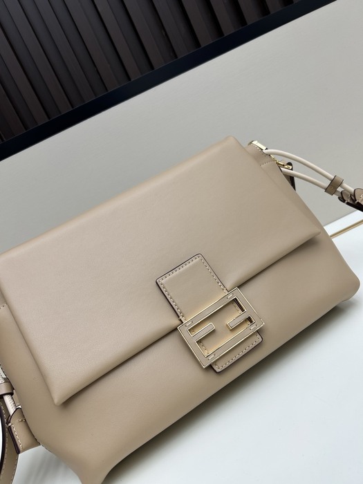 Fendi Tote style 76 White 01A