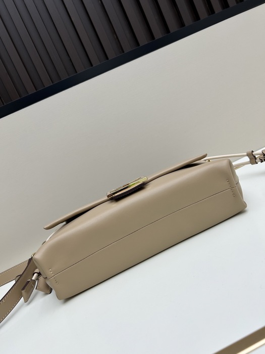 Fendi Tote style 76 White 01A