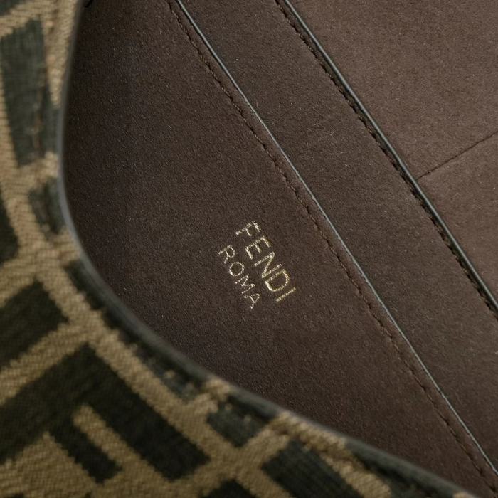 Fendi Tote with chain detail Black 01A