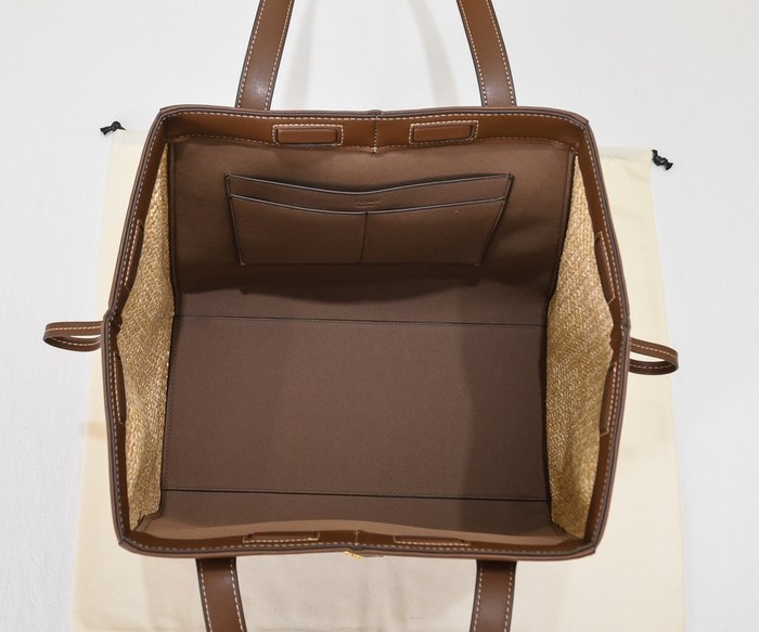 Fendi Tote with elegant design Brown 01A