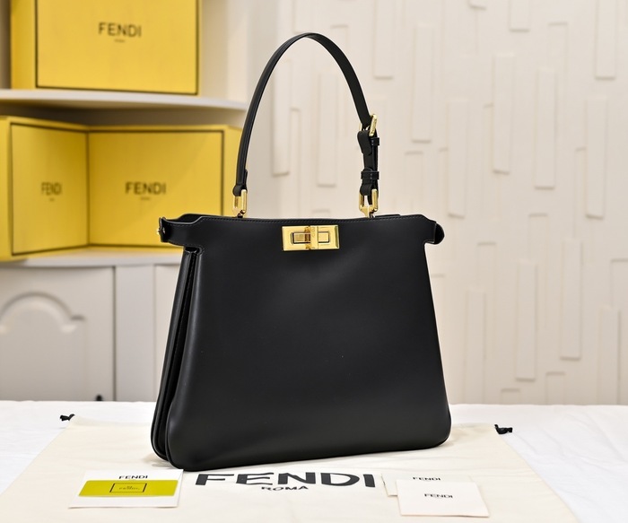 Fendi Tote with minimalist design traits Black 01A