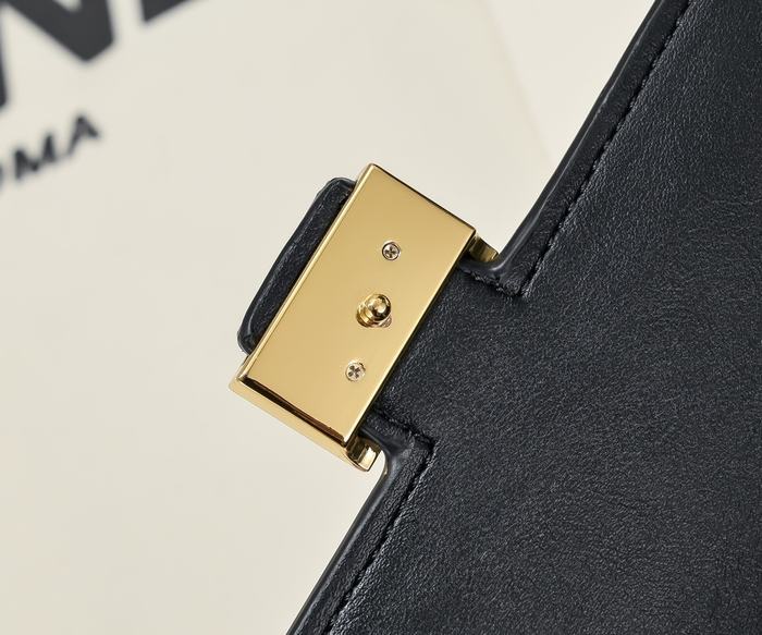 Fendi Tote with modern design traits Brown 01A