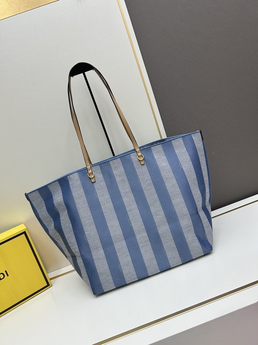 Fendi Tote with spacious design Blue 01A
