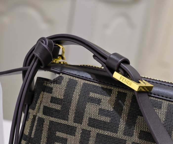 Fendi Tote with stylish characteristics Black 01A