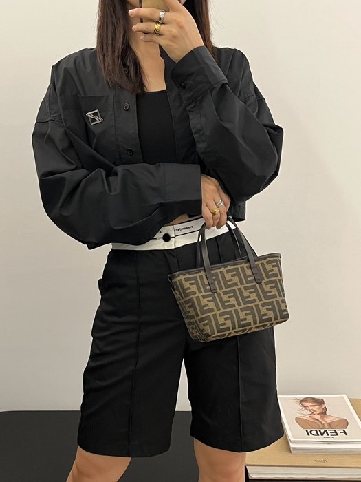 Fendi Tote with stylish design Navy 01A