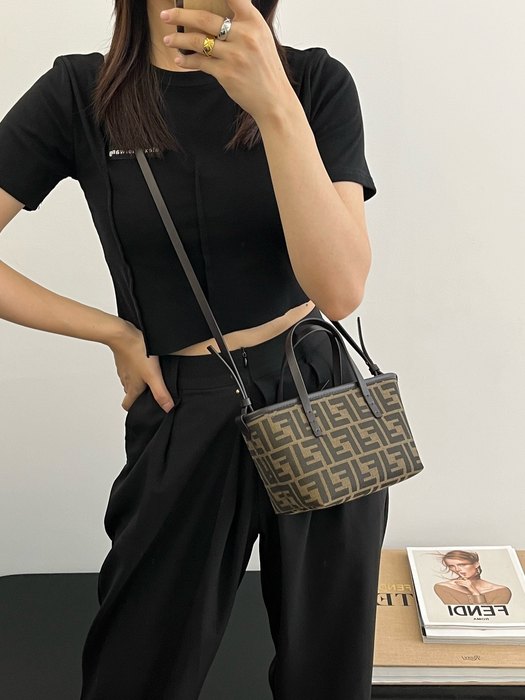 Fendi Tote with stylish design Navy 01A