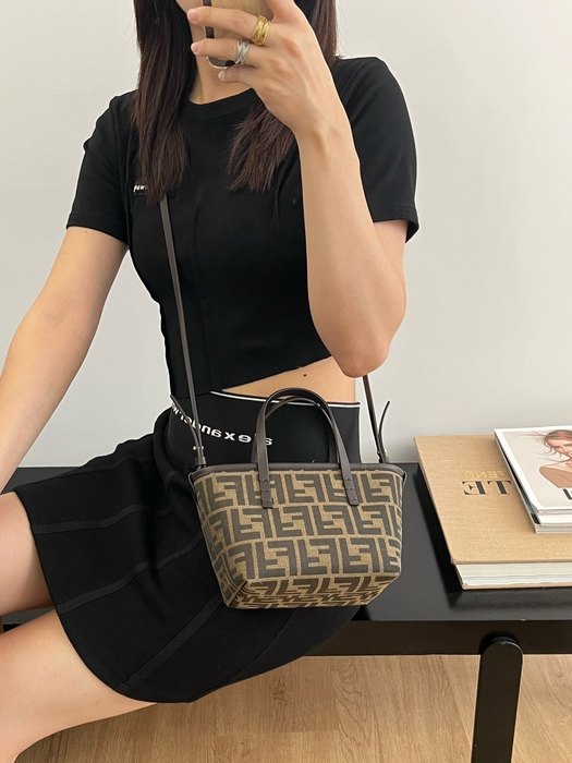 Fendi Tote with stylish design Navy 01A