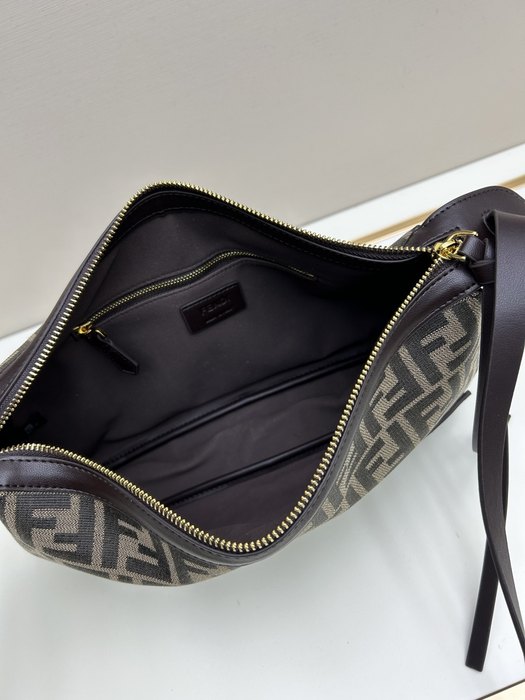 Fendi Tote with stylish design traits Brown 01A