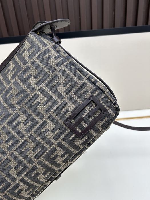 Fendi Tote with stylish design traits Brown 01A