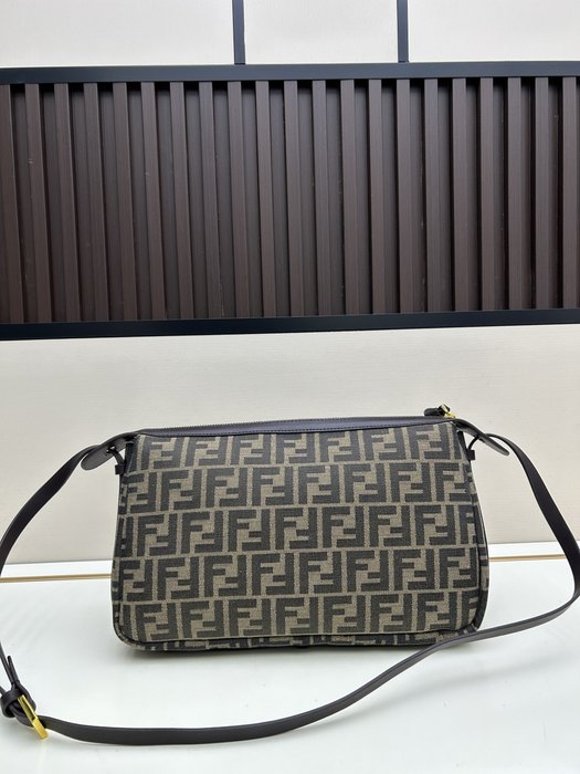 Fendi Tote with stylish design traits Brown 01A