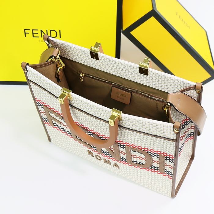 Fendi Tote with stylish features Beige 01A 3