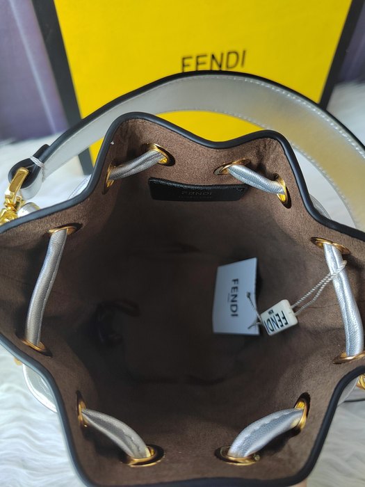 Fendi Tote with stylish features Beige 01A 4