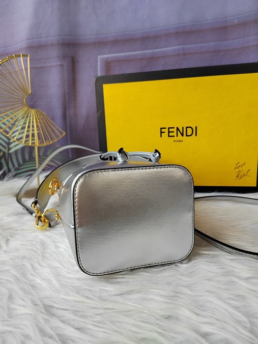 Fendi Tote with stylish features Beige 01A 4