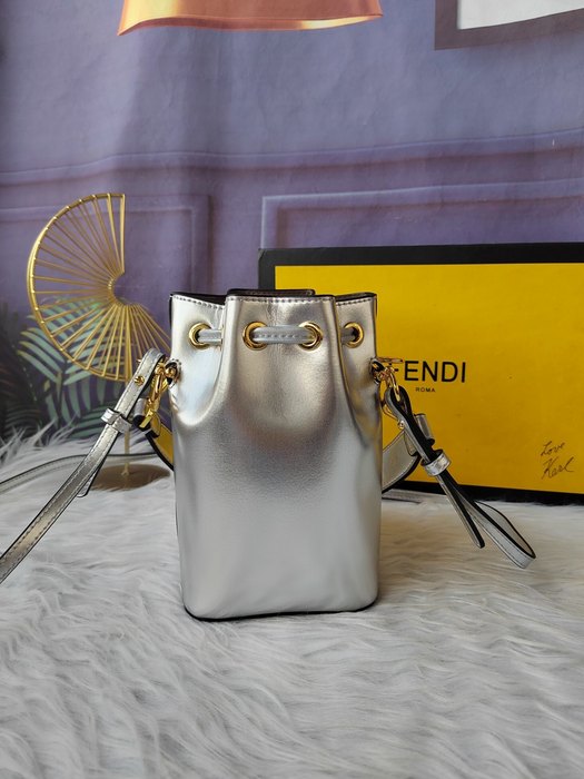 Fendi Tote with stylish features Beige 01A 4