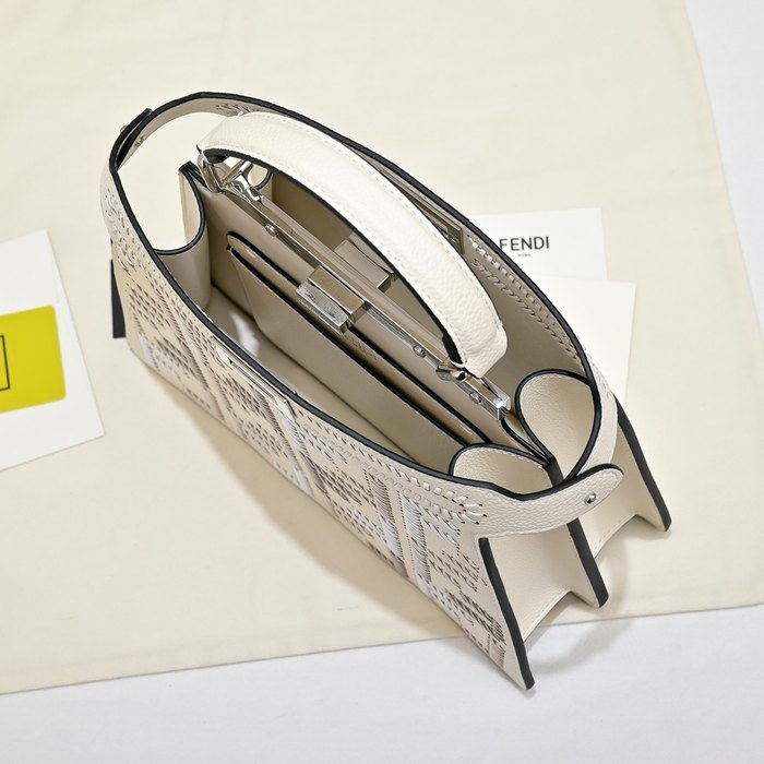 Fendi Tote with stylish features Beige 01A