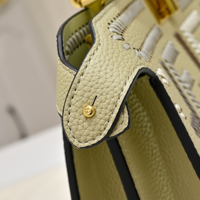 Fendi Tote with stylish features Beige 01A