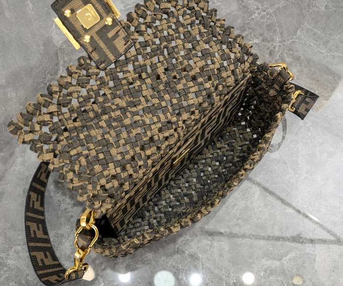 Fendi Tote with stylish features Black 01A 2