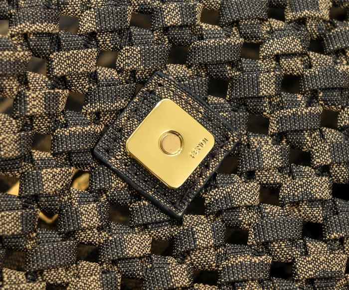 Fendi Tote with stylish features Black 01A 2