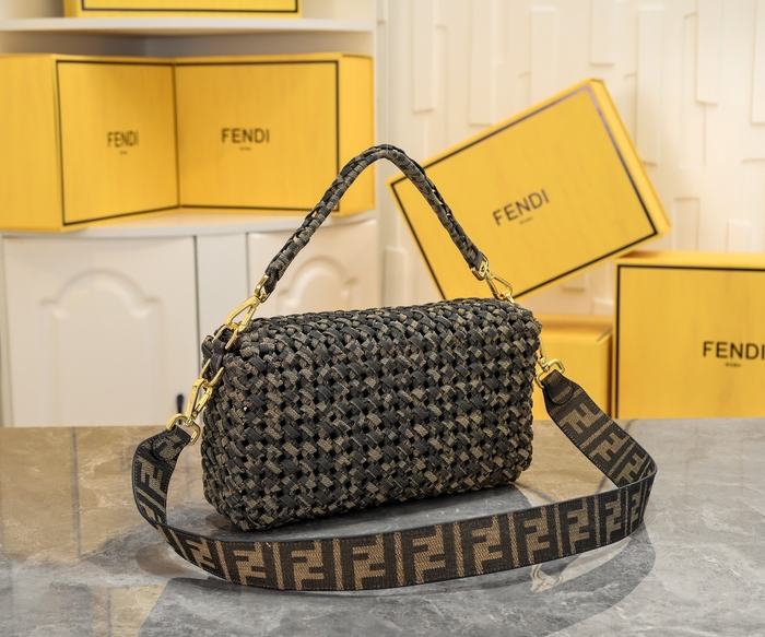 Fendi Tote with stylish features Black 01A 2