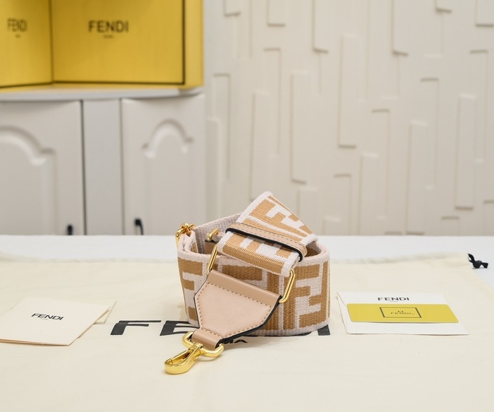 Fendi Tote with stylish features Black 01A 4