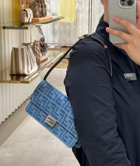 Fendi Tote with stylish features Blue 01A