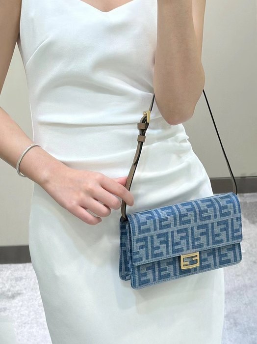 Fendi Tote with stylish features Blue 01A