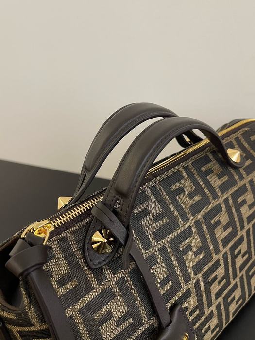 Fendi Tote with stylish features Brown 01A 3