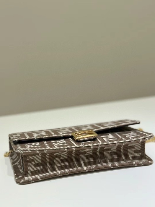 Fendi Tote with stylish features Brown 01A