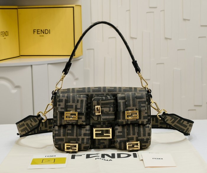 Fendi Tote with stylish traits Brown 01A 3