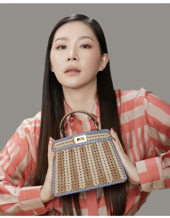 Fendi Tote with stylish traits Brown 01A