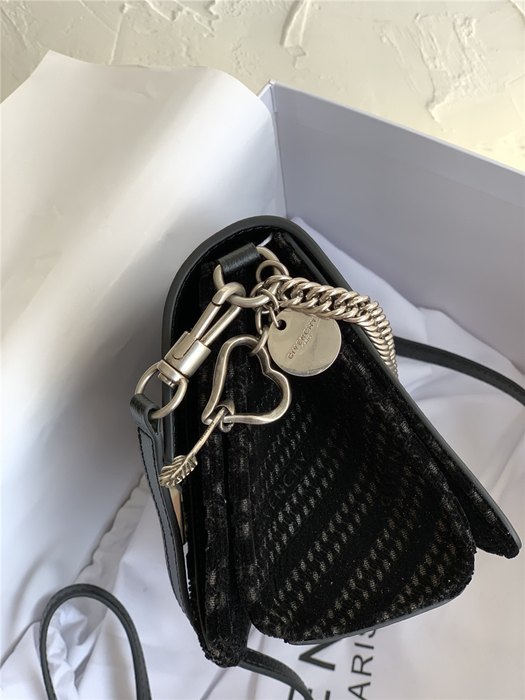 Yupoo Tote bag with structured design Black 01A