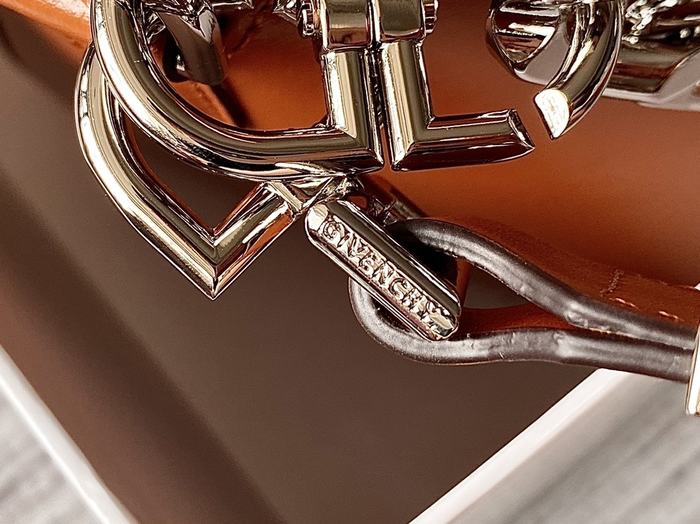 Yupoo Tote bag with structured design Tan 01A