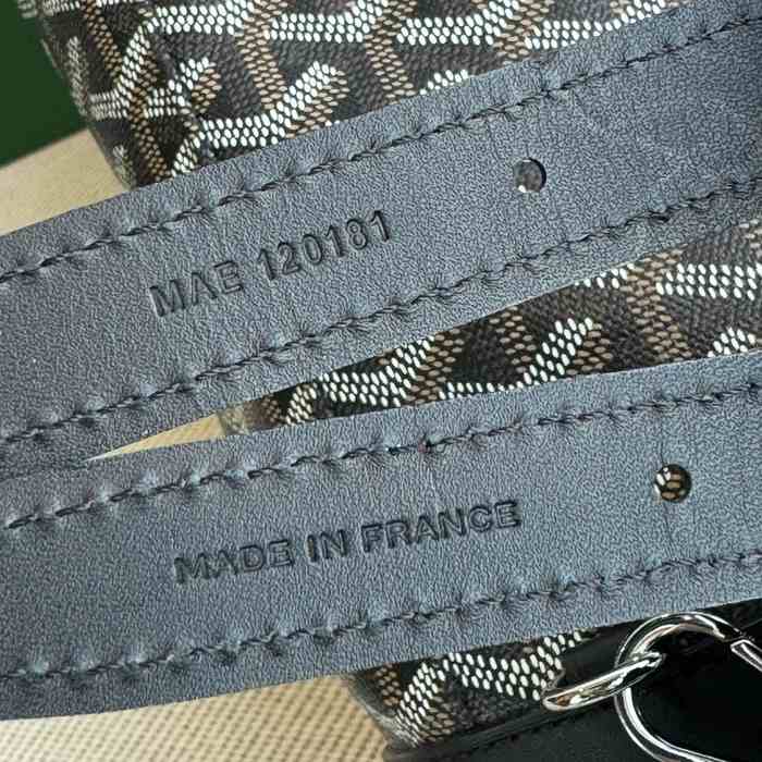 Yupoo BagTypeTote Canvas Tote with structured flap and dual carry options Black 01A