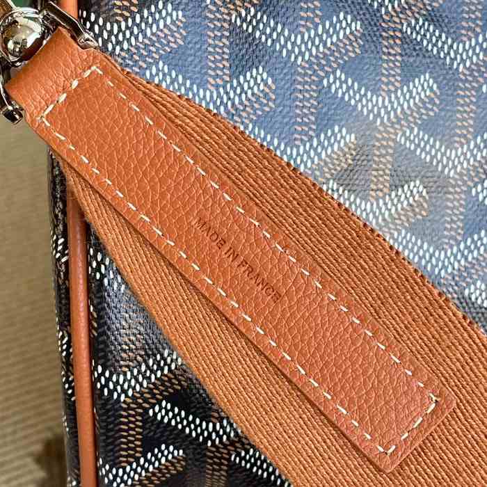 Yupoo BagTypeTote Canvas duffle bag with spacious design Brown 01A