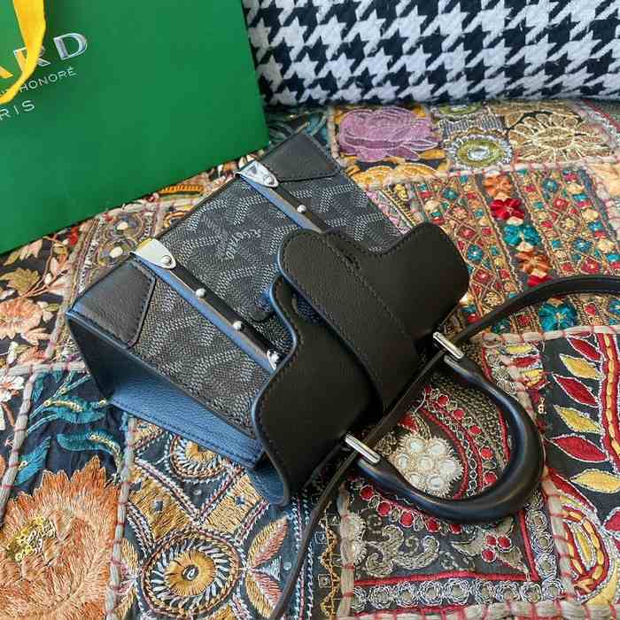 Yupoo BagTypeTote Compact and Structured Tote Black 01A