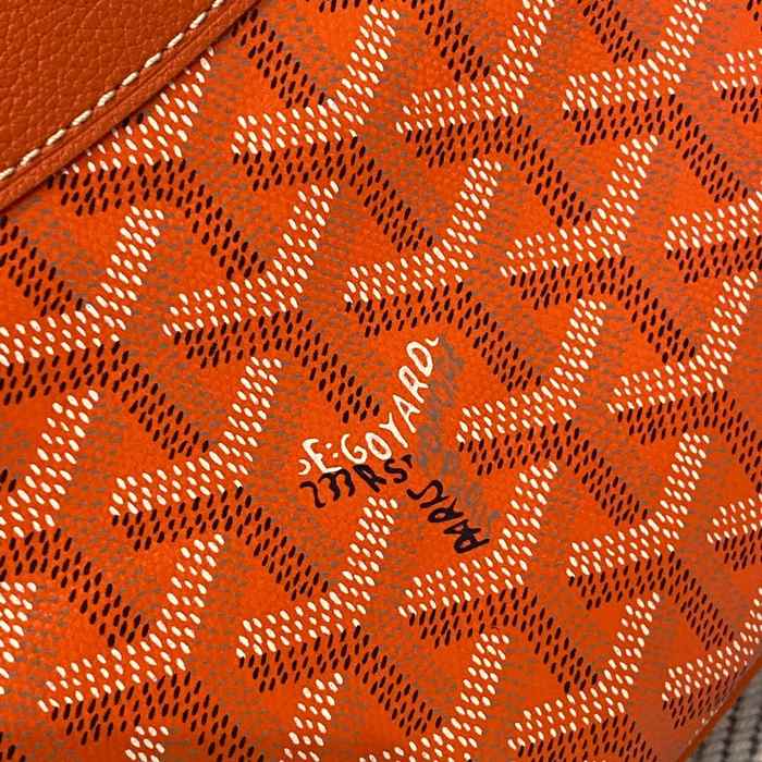 Yupoo BagTypeTote Half moon shape Soft leather Red 01A