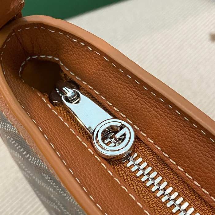 Yupoo BagTypeTote Half moon shaped shoulder bag with a spacious opening Brown 01A