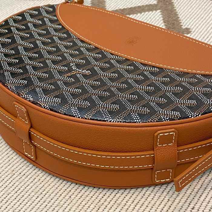 Yupoo BagTypeTote Half moon shaped shoulder bag with a spacious opening Brown 01A