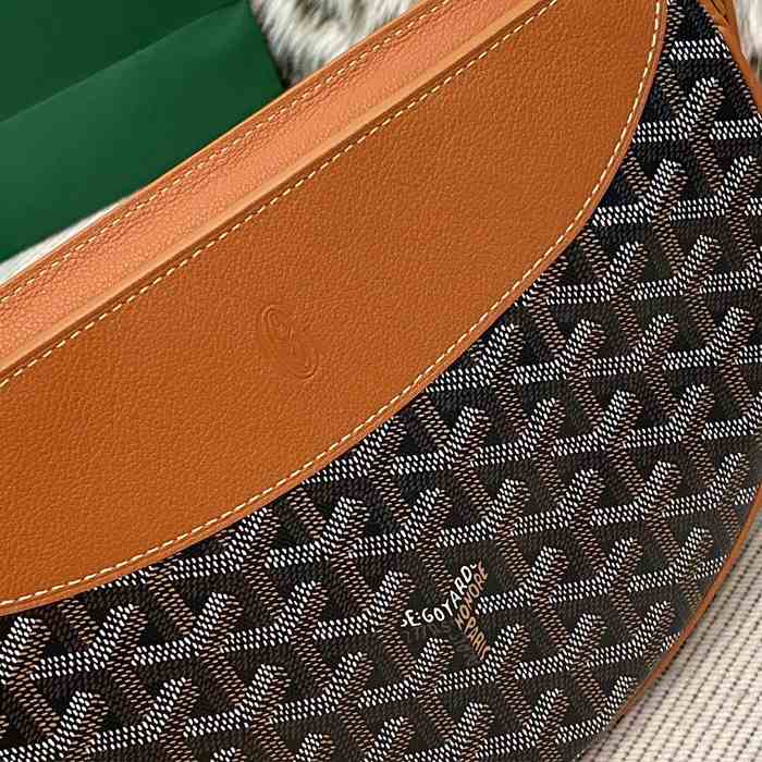 Yupoo BagTypeTote Half moon shaped shoulder bag with a spacious opening Brown 01A